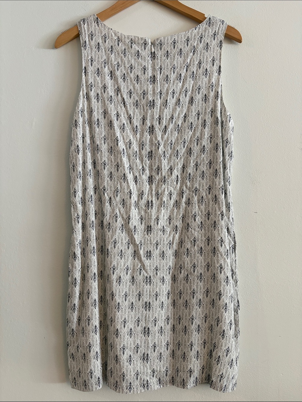 Soft Joie Leiston Sleeveless Shift Dress Women’s Size Small White Grey - Picture 2 of 6